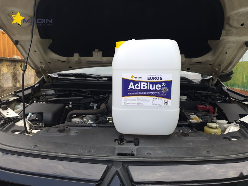 DUNG DỊCH XỬ LÝ KHÍ THẢI  ĐỘNG CƠ DIESEL MADIN ADBLUE CAN 25LÍT  (CHUẨN ADBLUE)